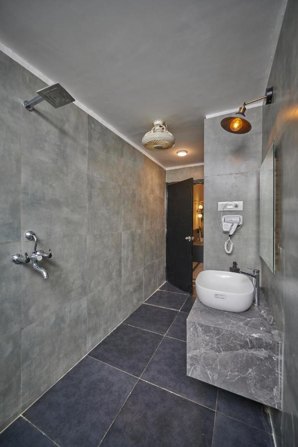 Poshtel Vns Apartment Varanasi Exterior photo