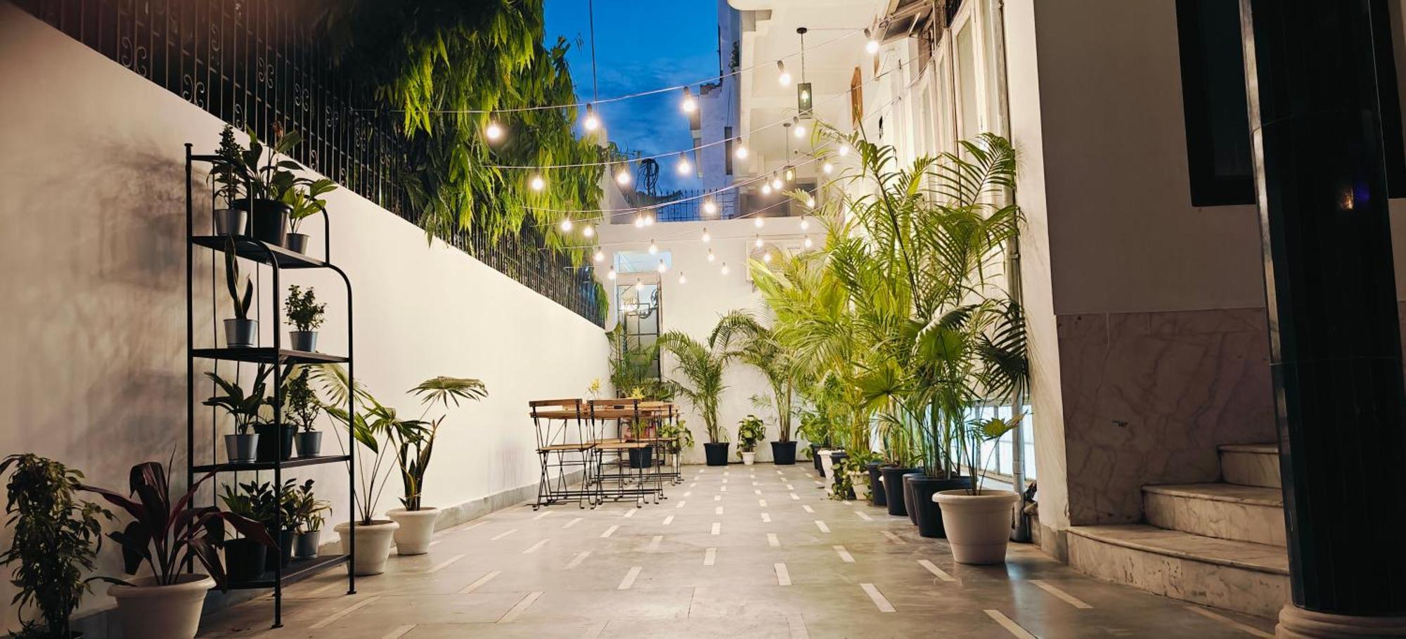 Poshtel Vns Apartment Varanasi Exterior photo